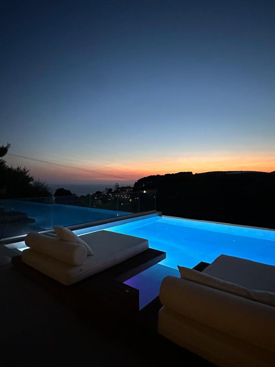 Myzith Luxury Suites Keri Exterior photo